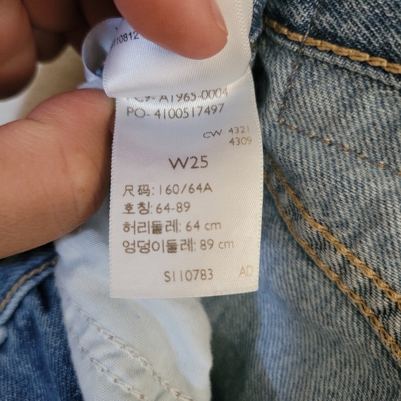 Levi's High Waisted Mom Shorts Size 25 - Picture 6 of 7